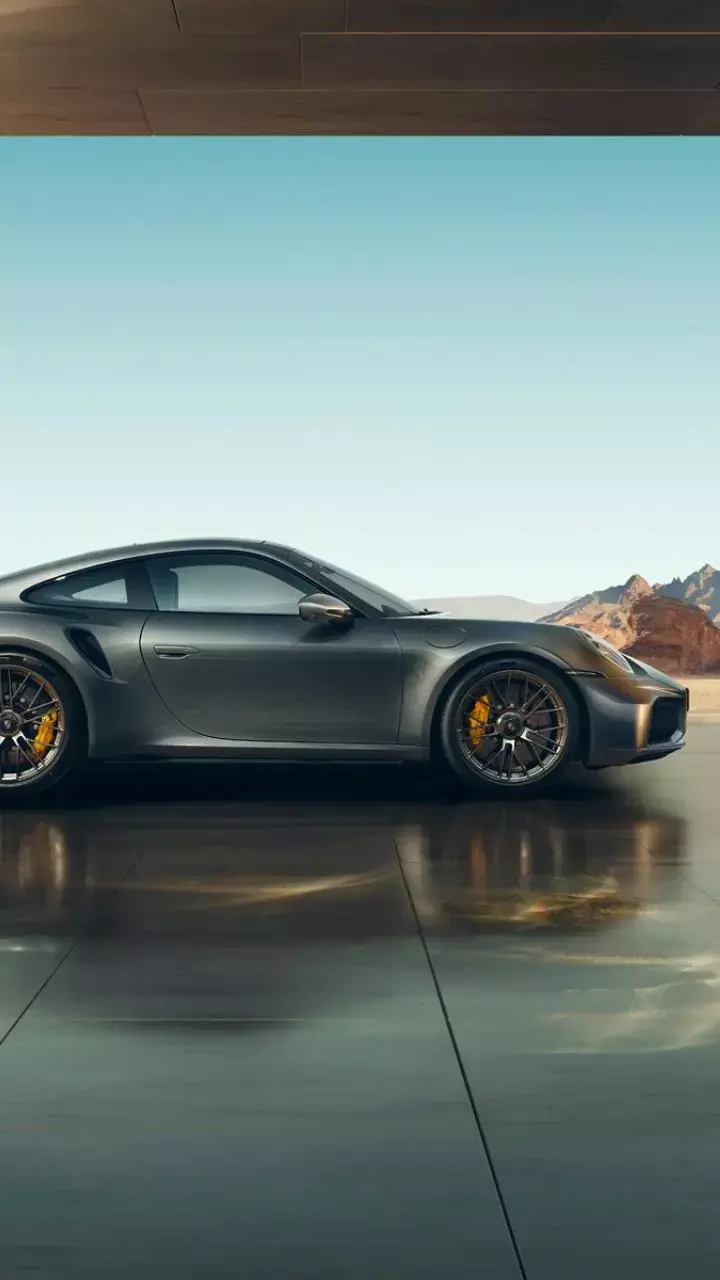 Porsche ने भारत में लॉन्च की सबसे पावरफुल कार, कीमत और खासियत देख होश उड़ जायेंगे