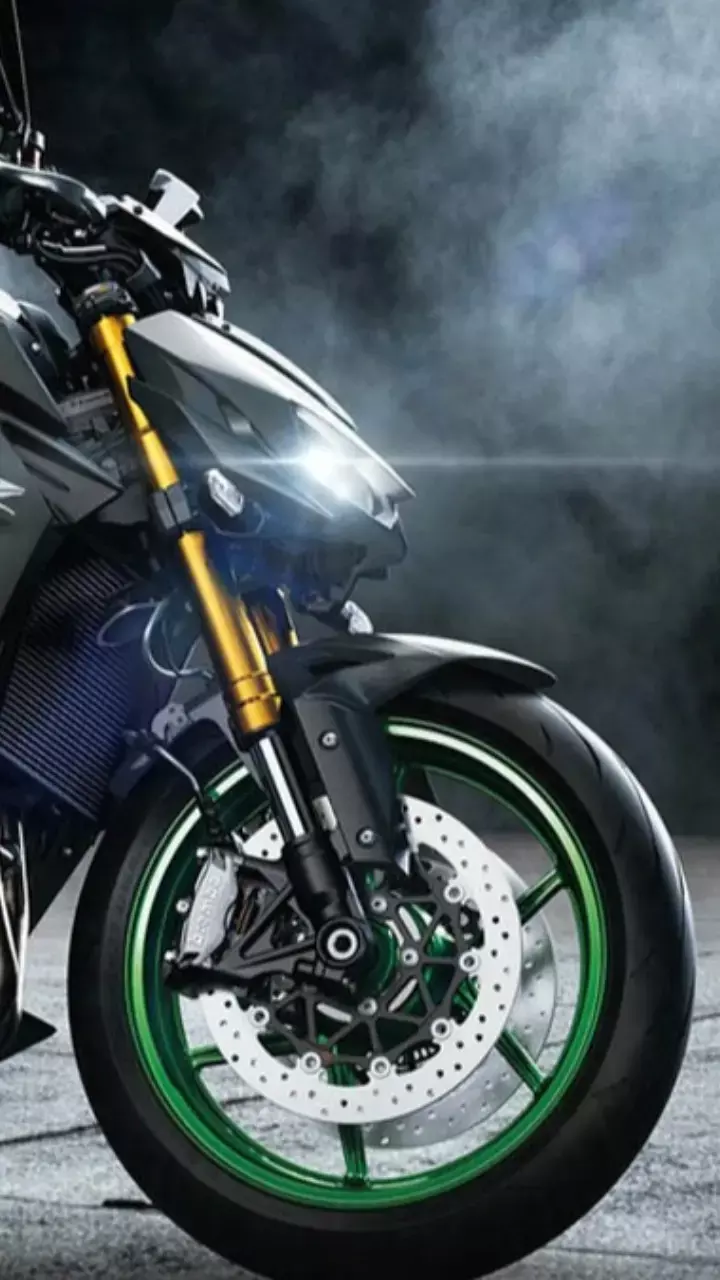 लॉन्च हुई AI जैसी स्मार्ट और दमदार फीचर्स वाली कावासाकी Z1100, देखें डिटेल्स