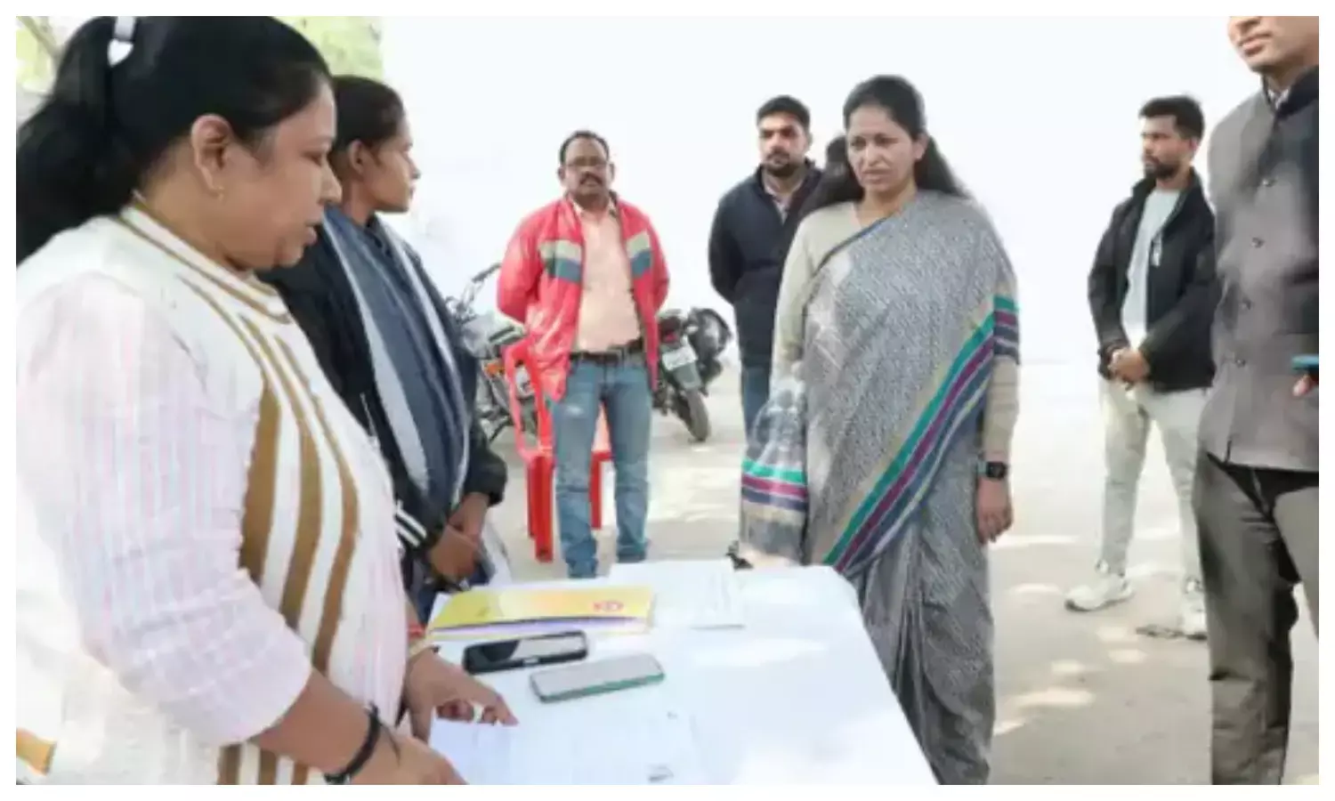 रीवा में मतदाता सूची पुनरीक्षण पर कलेक्टर की सख्ती, बीएलओ को किया सस्पेंड