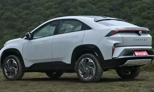 कंपनी 4 मीटर से बड़ी कारों और SUVs में देगी CNG और हाइब्रिड इंजन, अंडरबॉडी टैंक मिलेगा