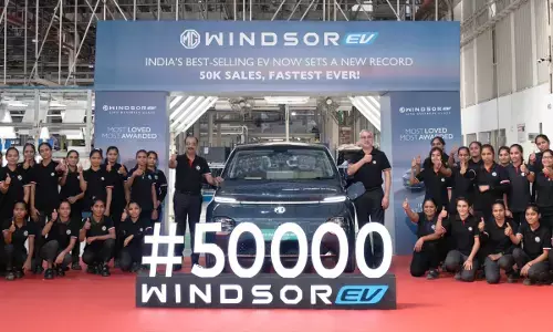 400 दिनों में इस कार की 50,000 यूनिट बिकीं, हर घंटे 5 लोगों ने खरीदा; रिकॉर्ड बनाने वाली पहली EV