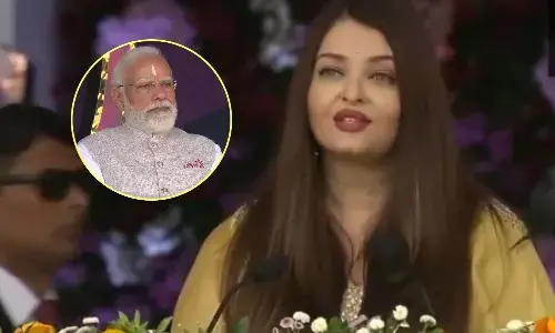 ऐश्वर्या राय बच्चन ने PM मोदी के पैर छूकर लिया आशीर्वाद, वीडियो वायरल