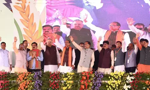 केंद्रीय मंत्री शिवराज सिंह चौहान और मुख्यमंत्री विष्णुदेव साय