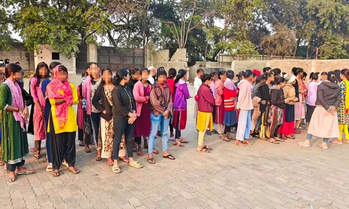 सिस्टम की लाचारी : जिन बंधुआ बच्चों को मशक्कत कर छुड़वाया, उन्हें 36 घंटे में ही ले गए ठेकेदार