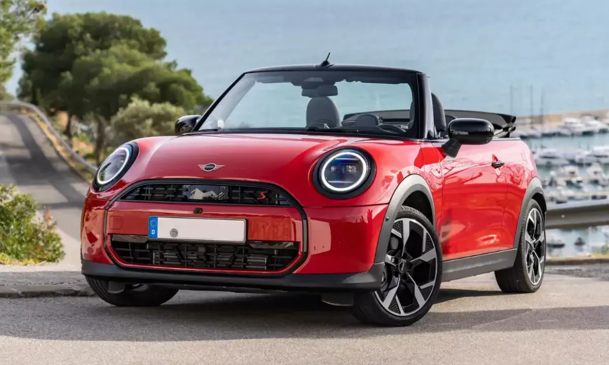 18 सेकंड में बंद से खुले में बदलने वाली कार की बुकिंग शुरू, अगले महीने होगी लॉन्च