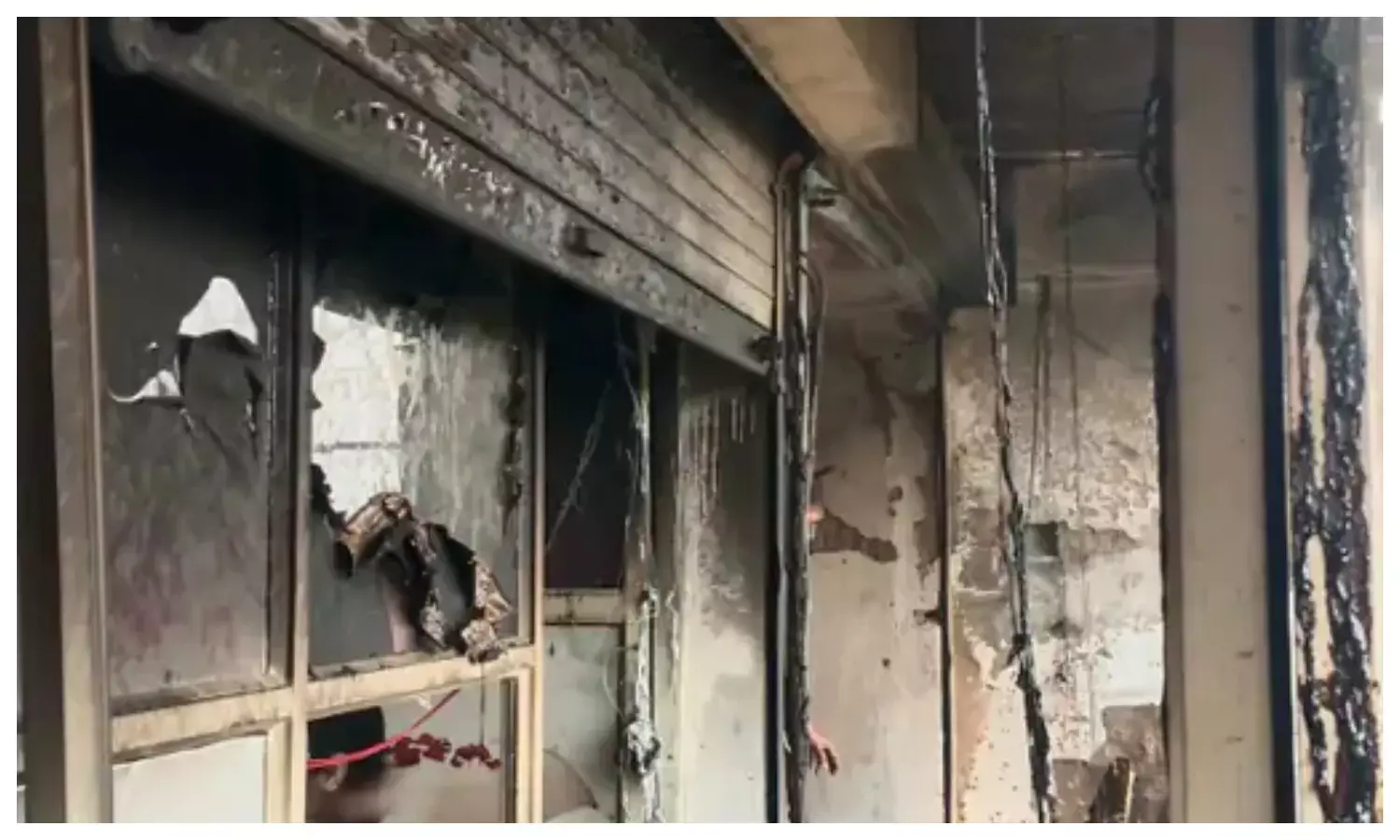 भोपाल के शॉपिंग मॉल में आग, ब्यूटी पार्लर और जिम प्रभावित; लाखों का सामान जलकर राख