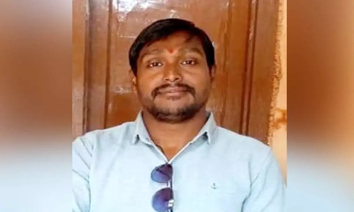 सुबह दोस्तों संग जन्मदिन की मनाई खुशियां, शाम को पिता की अर्थी पर फूट-फूटकर रोई मासूम