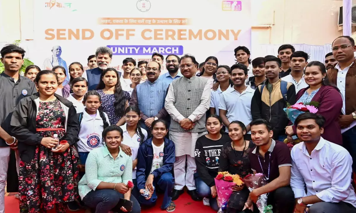 राष्ट्रीय पदयात्रा में शामिल होने वाले युवाओं के साथ सीएम साय राष्ट्रीय पदयात्रा में शामिल होने वाले युवाओं के साथ सीएम साय