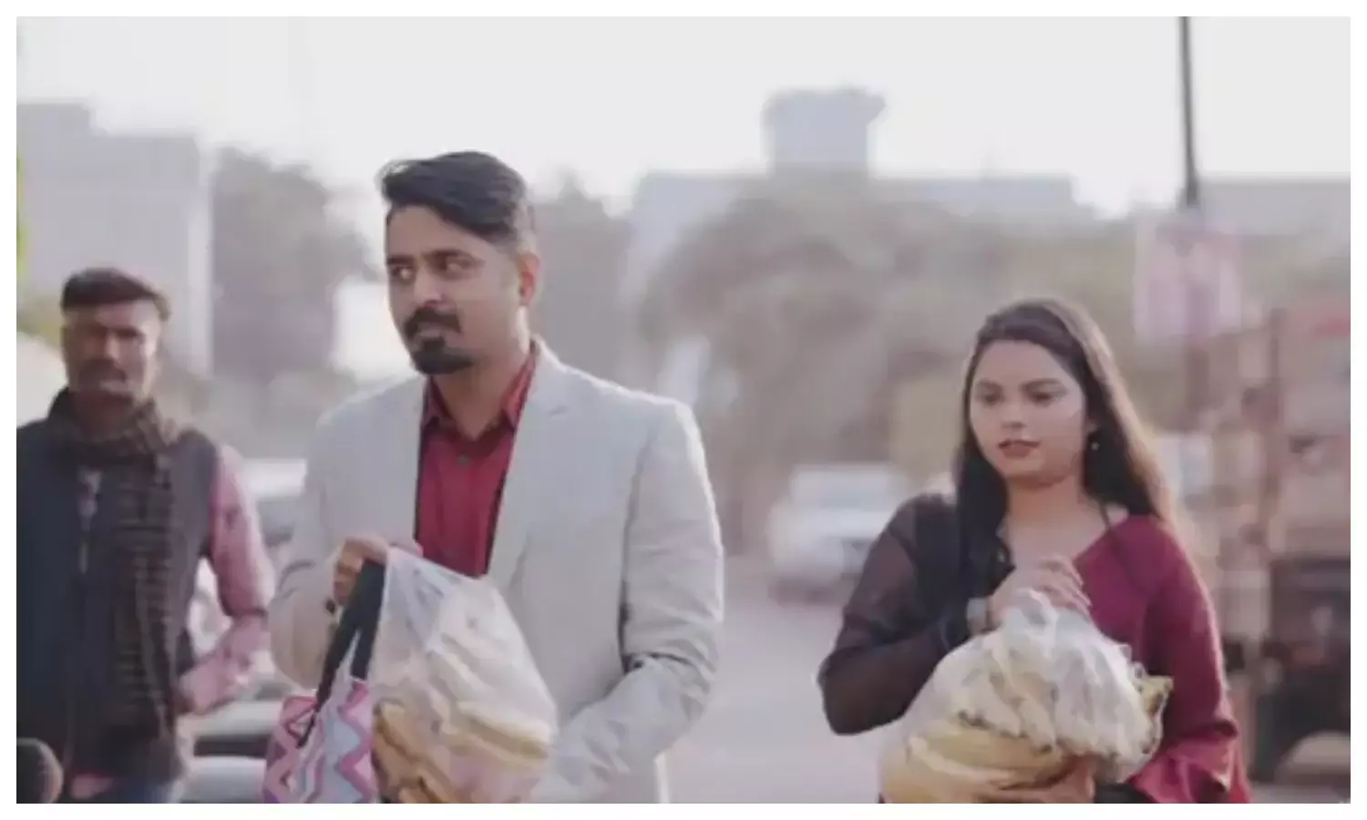 कपल ने टूरिस्ट स्पॉट की जगह नेत्रहीन स्कूल और अस्पताल में कराया प्री-वेडिंग शूट; नेत्रदान का लिया संकल्प