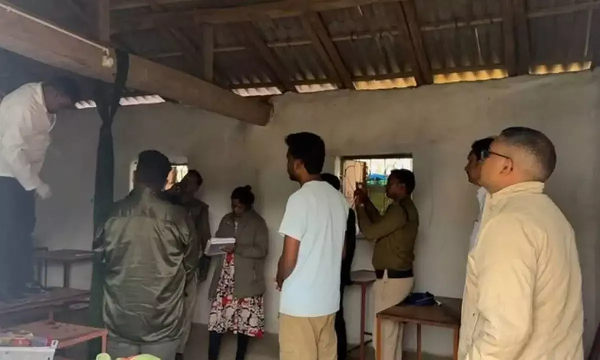 इसी स्थान पर छात्रा ने लगाई फांसी