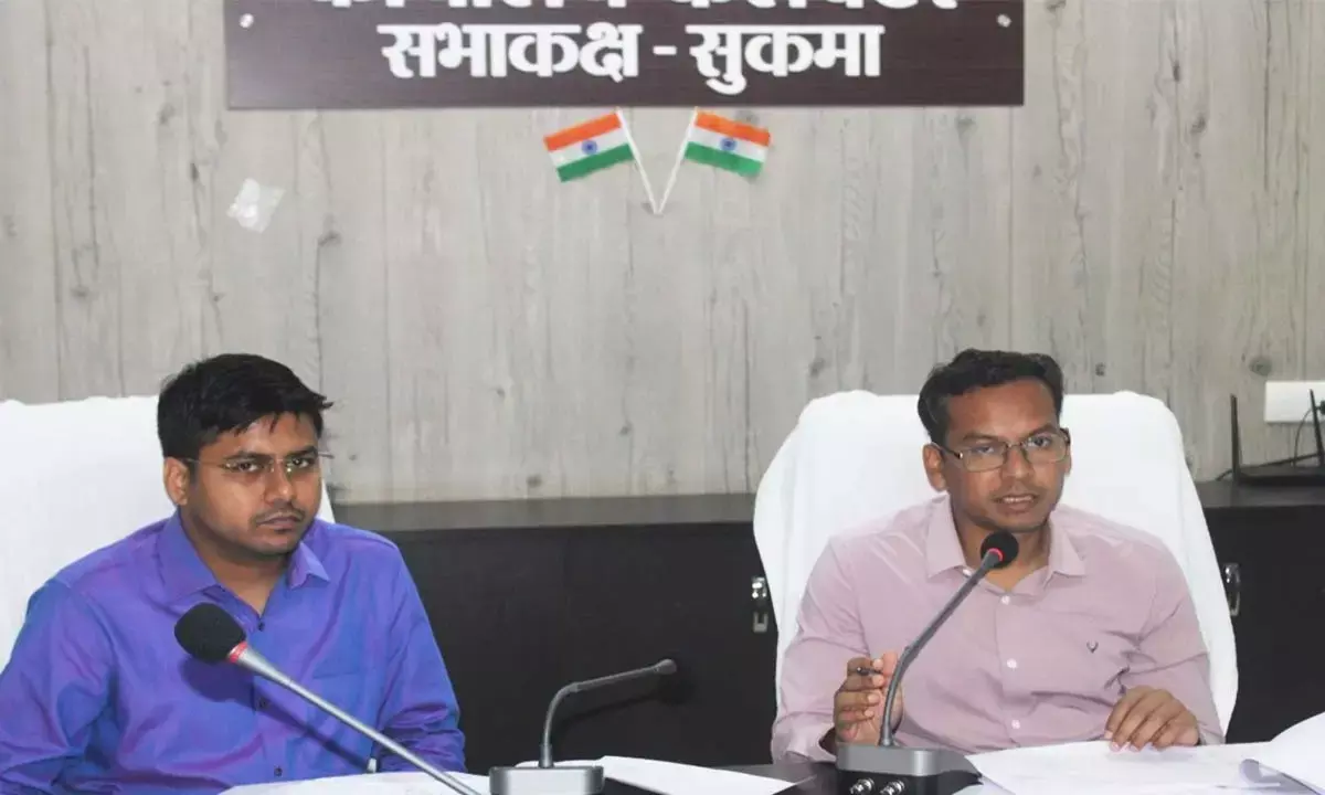 सुकमा कलेक्टर ने की विभागीय समीक्षा