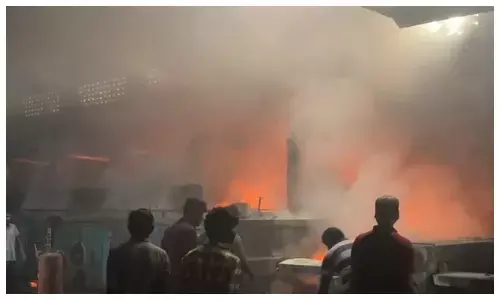 भरतपुर की फैक्ट्री में भीषण आग, कपड़ों के थान व मशीनें जलकर राख