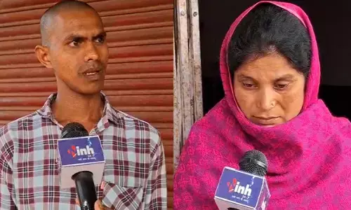 मीडिया से चर्चा करते हुए पीड़ित परिवार ने लगाई न्याय की गुहार