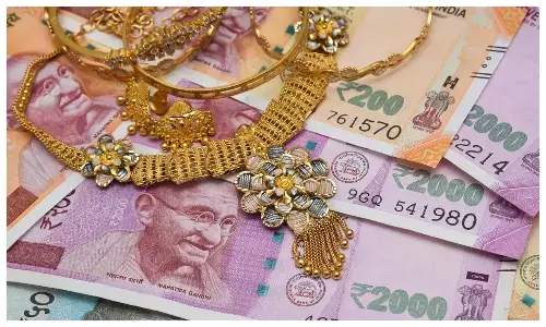 पैसों की जरूरत आ पड़े, तो सोना बेचें या गोल्ड लोन लें? कौन सा बेहतर है विकल्प ?