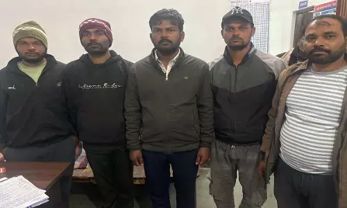 जंगल में जुआ : बिलासपुर और पेंड्रा जिलों की सीमा पर लगे थे कई फड़, 18 पकड़े गए जंगल में जुआ : बिलासपुर और पेंड्रा जिलों की सीमा पर लगे थे कई फड़, 18 पकड़े गए