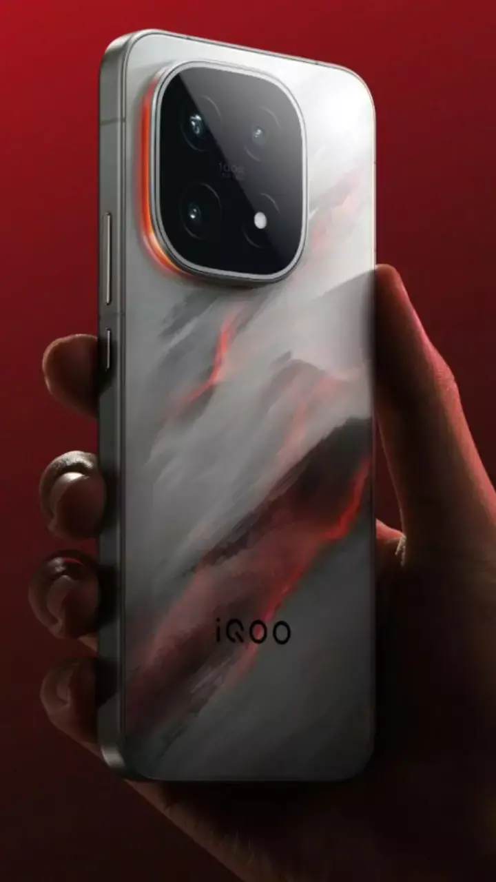 iQOO 15 ने शुरूआत से ही बनाया रिकॉर्ड, प्री-बुकिंग में टूटे सारे रिकॉर्ड