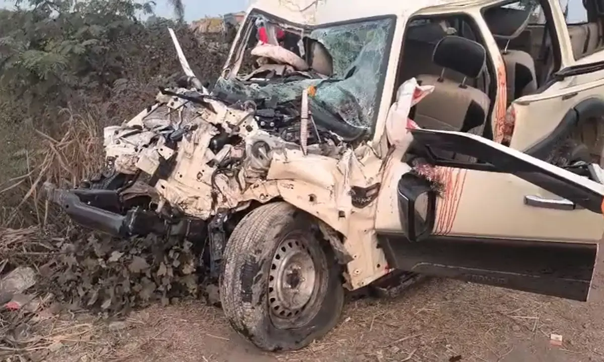 हादसे में स्कॉर्पियो के उड़े परखच्चे