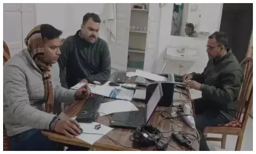 रिश्वत लेते लोकायुक्त ने नायब तहसीलदार को रंगे हाथों दबोचा, राजस्व निरीक्षक पर भी कसा शिकंजा