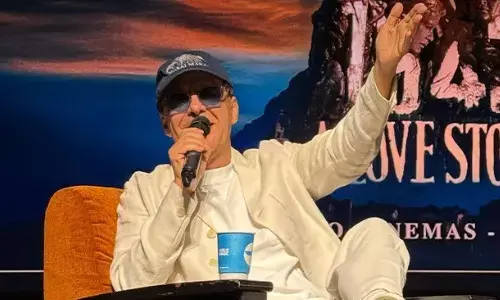 विधु विनोद चोपड़ा गोवा में आयोजित IFFA कार्यक्रम में शामिल हुए थे।