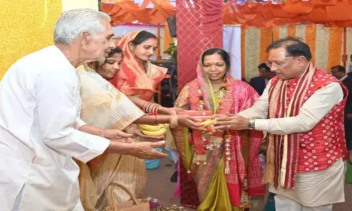 मां महालक्ष्मी पूजन में पत्नी कौशल्या साय के साथ शामिल हुए सीएम साय