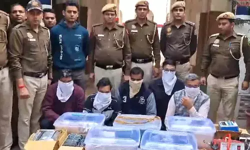 Delhi Police Busted Illegal Mobile Factory