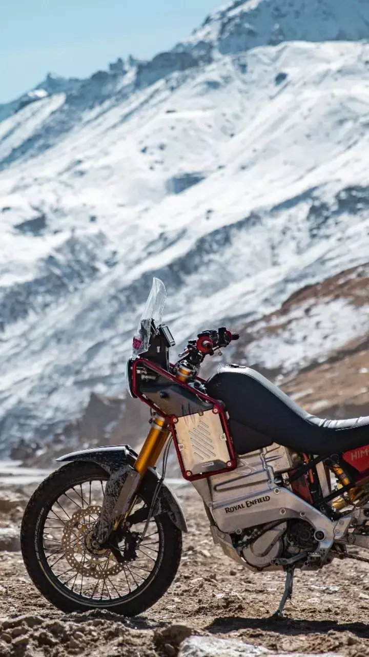 “रॉयल एनफील्ड की नई इलेक्ट्रिक बाइक ने मार्केट में मचाया धमाल — फीचर्स ऐसे कि देखते ही कर दें बुकिंग!”