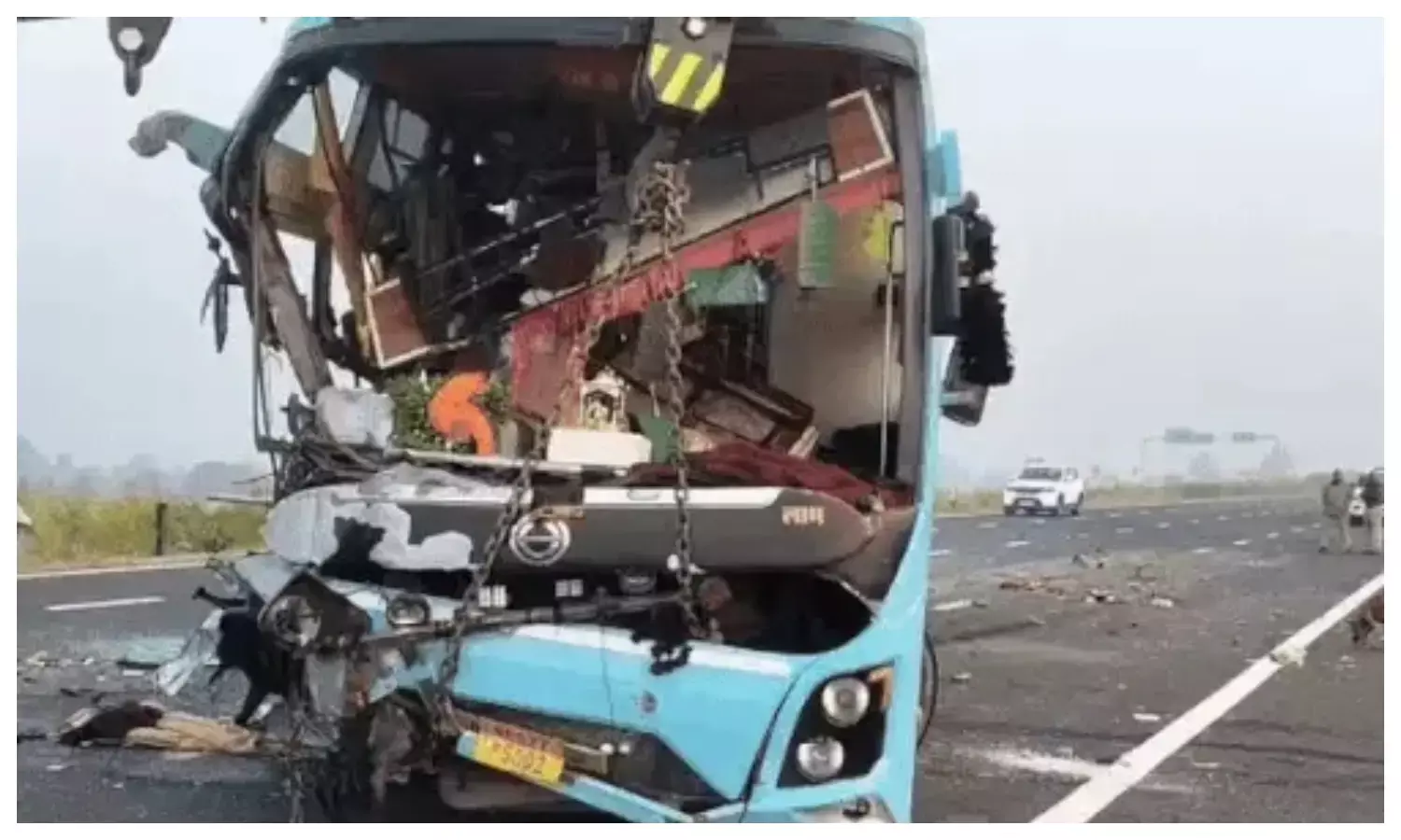 दिल्ली-इंदौर स्लीपर बस कोटा में हादसे का शिकार, 2 की मौत; 12 यात्री गंभीर