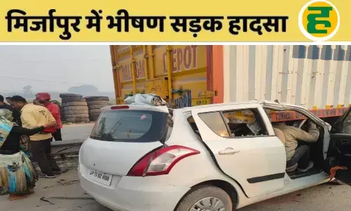 मिर्ज़ापुर में कोहरे का कहर, खड़े ट्रक में घुसी कार; पिता-पुत्र समेत चार की दर्दनाक मौत