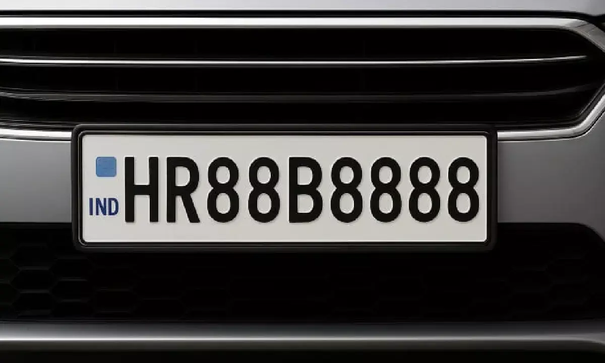 most-expensive-Fancy number-plate-hr88b8888 Makes records