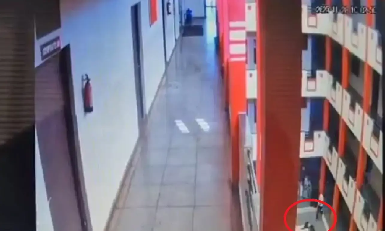 student attempted suicide by jumping from third floor school in Ratlam