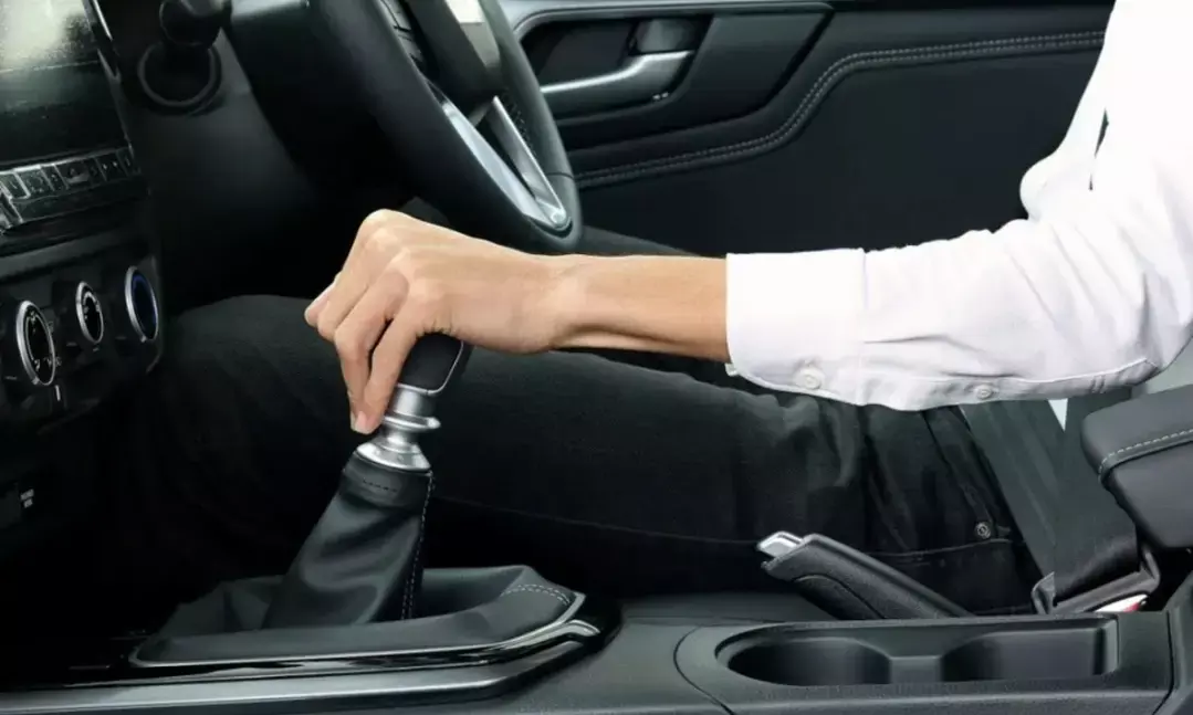 car-driving-tips-dont-forget-these-5-things gearbox-car