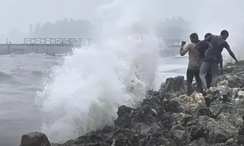 Cyclone Ditwah Tamil Nadu: साइक्लोन दित्वाह तमिलनाडु के करीब, 47 उड़ानें रद्द – हाई अलर्ट Cyclone Ditwah Tamil Nadu: साइक्लोन दित्वाह तमिलनाडु के करीब, 47 उड़ानें रद्द – हाई अलर्ट