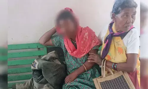 पड़ोसियों ने पति-पत्नी पर रॉड और डंडे से किया वार