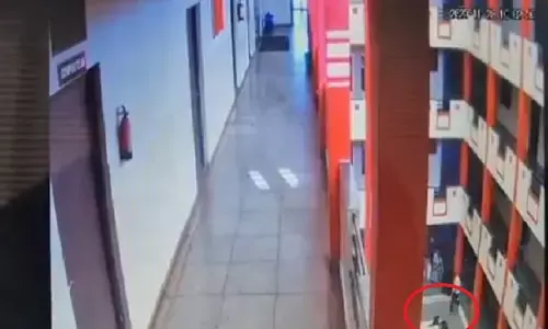 student attempted suicide by jumping from third floor school in Ratlam