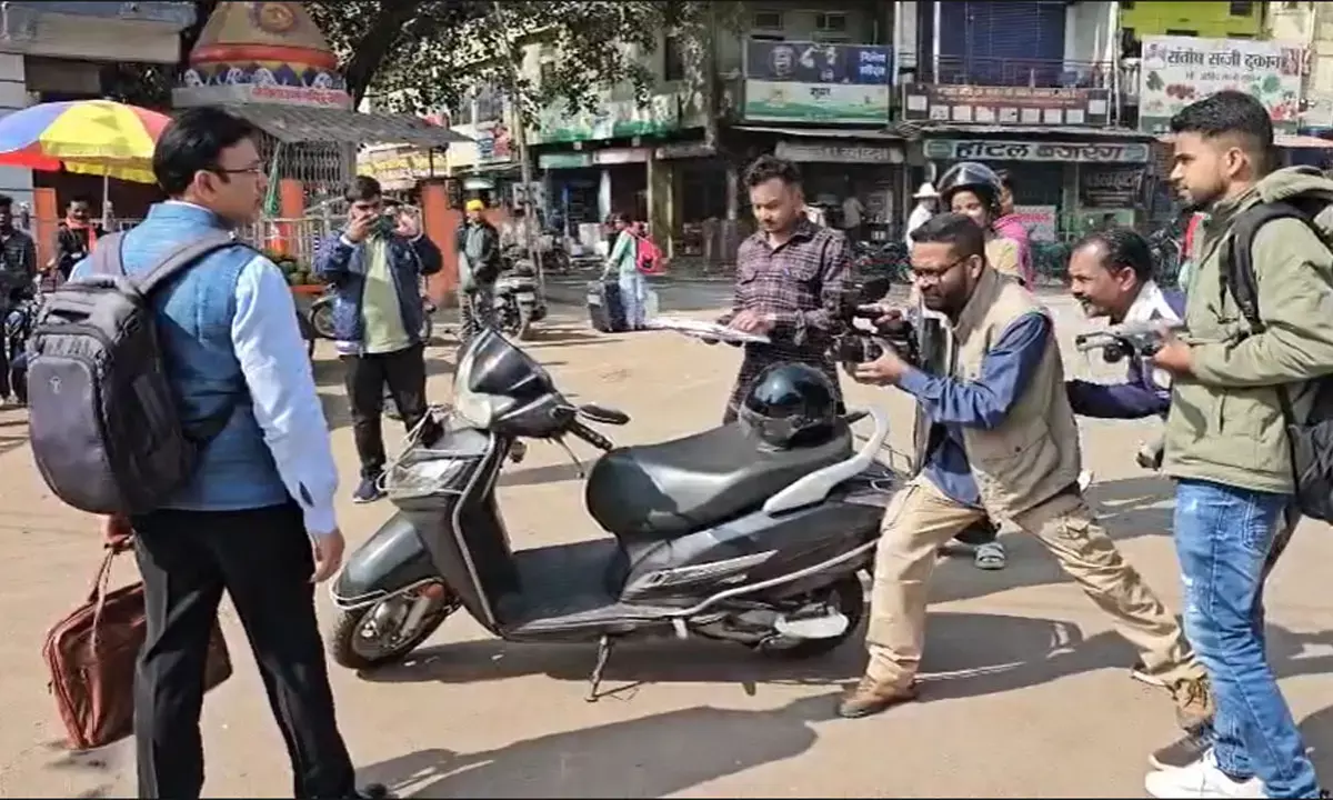 फिल्म का निर्देशन करते हुए SSP शशि मोहन सिंह