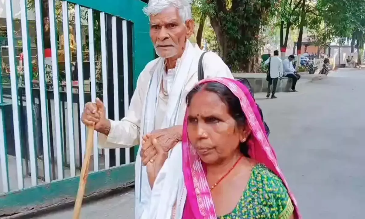 पुश्तैनी जमीन पर रसूखदार का कब्जा पुश्तैनी जमीन पर रसूखदार का कब्जा