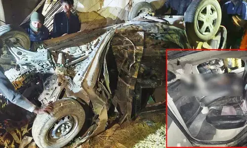 चालक की मौत, कटर से काटकर निकाला गया शव, वाहन के भी उड़े परखच्चे