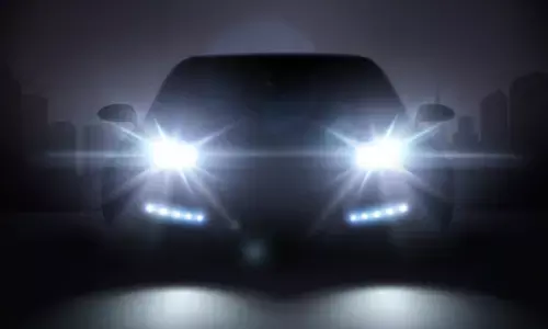 drivers struggling at night car-headlights brightness