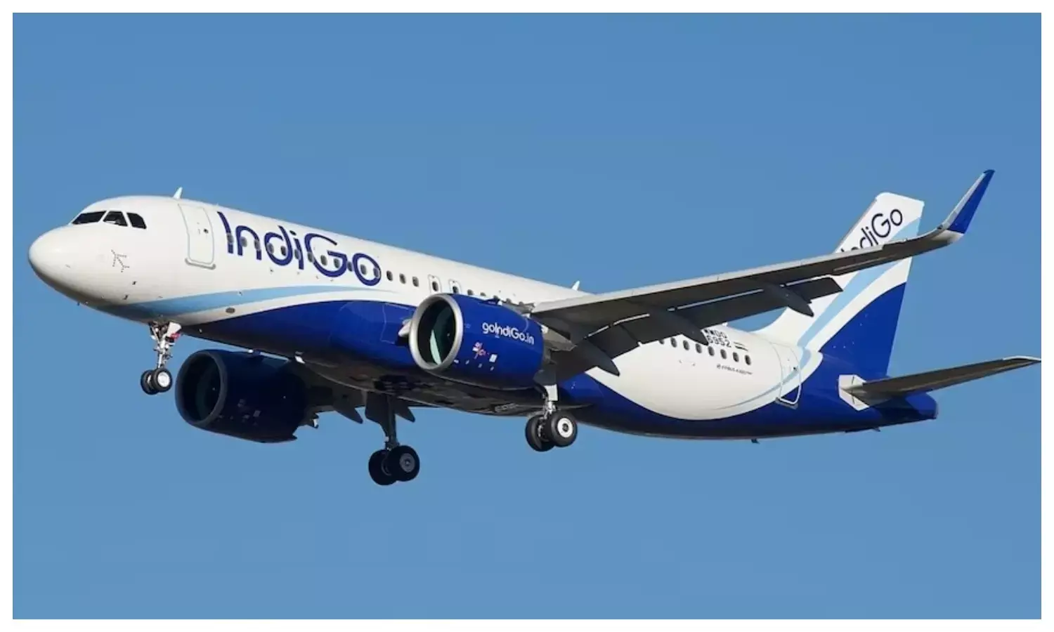 मुंबई में कराई गई इमरजेंसी लैंडिंग, जांच में जुटीं सुरक्षा एजेंसियां