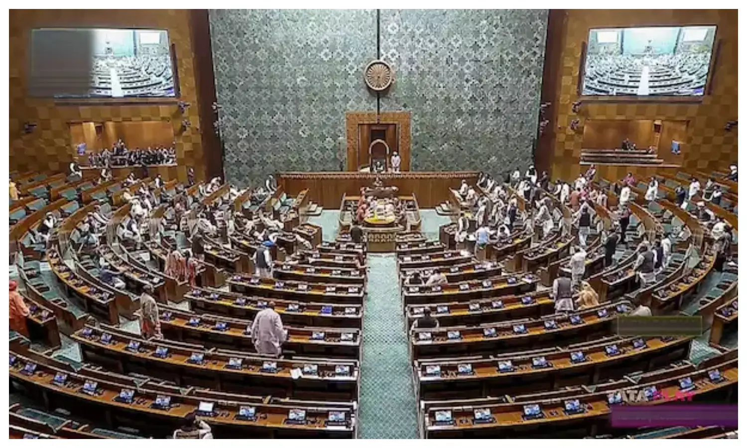 PM मोदी की बंगाल सांसदों से रणनीतिक बैठक, विपक्ष का लेबर कोड विरोध; शांतिपूर्ण चली सदन की कार्यवाही