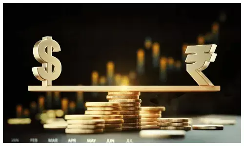 RBI के हस्तक्षेप के बावजूद डॉलर के मुकाबले गिरकर रिकॉर्ड 90.13 के स्तर पर आया रुपया