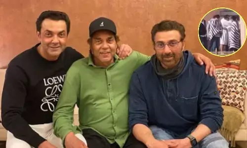 दिग्गज अभिनेता धर्मेंद्र की अस्थियों का हरिद्वार के हर की पौड़ी पर विसर्जन किया गया।