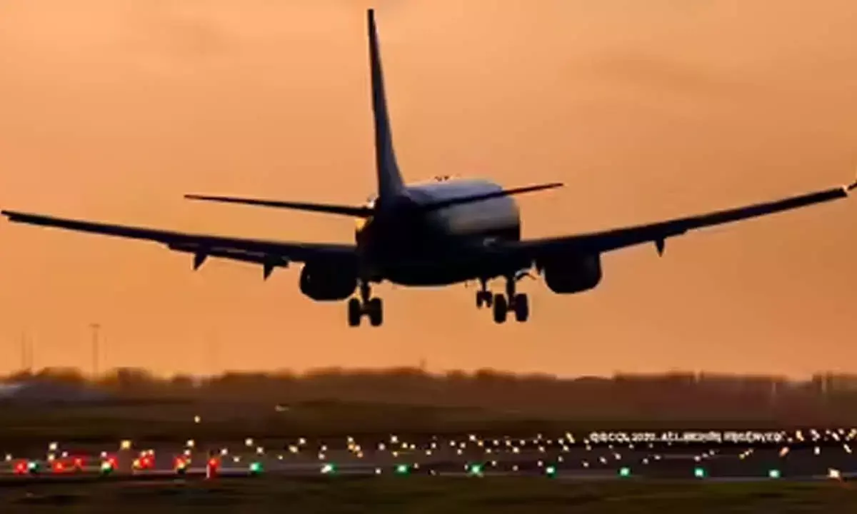 विमानों की आवाजाही प्रभावित : कोलकाता फ्लाइट रद्द, कई विमान 6 घंटे तक  विलंब से पहुंची