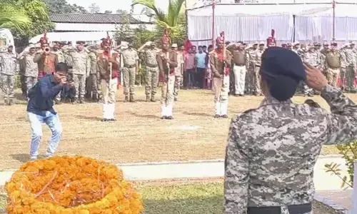 शहीद DRG जवानों की दी गई अंतिम सलामी शहीद DRG जवानों की दी गई अंतिम सलामी