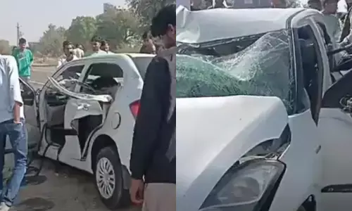 कार और ट्रक में टक्कर, 2 की मौत, 5 घायल