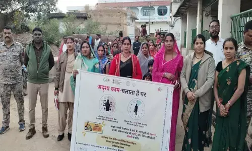 जेंडर सखी और पुलिस की पहलः बुदेली में नशा मुक्ति अभियान की हुई शुरूआत, ग्रामीणों को किया गया जागरूक