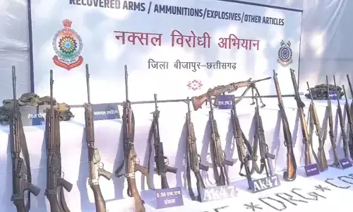 मुठभेड़ स्थल से बरामद हथियार