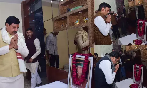 CM मोहन यादव, डिप्टी सीएम राजेंद्र शुक्ल और लोक निर्माण मंत्री राकेश सिंह गुरुवार को ग्वालियर पहुंचे, जहां हरिभूमि के प्रधान संपादक डॉ. हिमांशु द्विवेदी के पूज्य पिताजी को श्रद्धांजलि अर्पित की।