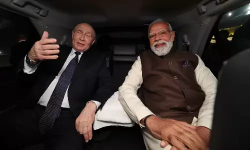 putin and pm modi on car: प्रधानमंत्री मोदी और राष्ट्रपति पुतिन एक ही गाड़ी में बैठकर एयरपोर्ट से प्रधानमंत्री आवास पहुंचे।