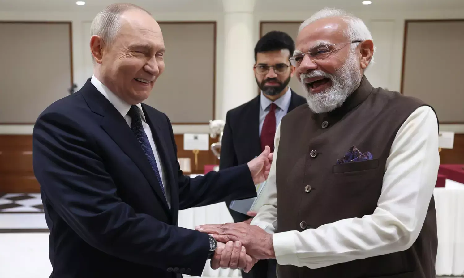pm modi and putin: भारत दौरे पर रूसी राष्ट्रपति: एयरपोर्ट से लेकर प्रधानमंत्री आवास तक, मोदी-पुतिन में दिखी जबरदस्त केमिस्ट्री